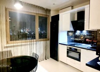 Продажа 2-ком. квартиры, 58 м2, Москва, улица Народного Ополчения, 11, метро Народное Ополчение