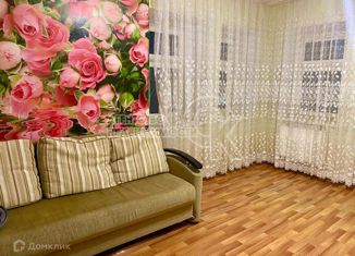 Продам 2-ком. квартиру, 53 м2, Кукмор, улица Гафиятуллина, 1И