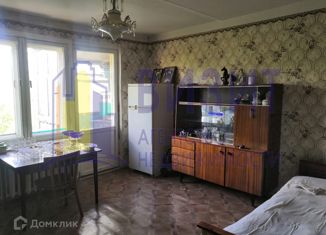 Продается двухкомнатная квартира, 45 м2, Нижнекамск, улица 50 лет Октября, 8