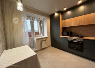 Продаю 1-ком. квартиру, 34 м2, Чебоксары, улица Филиппа Лукина, 1