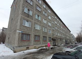Продается 1-комнатная квартира, 28 м2, Ревда, улица Советских Космонавтов, 1