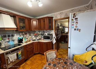 Продаю 2-комнатную квартиру, 55 м2, Тольятти, улица Ворошилова, 12