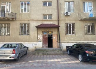 Продаю трехкомнатную квартиру, 106 м2, Каспийск, улица Гамзата Цадасы, 37В