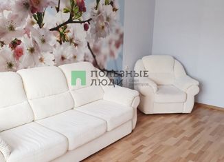 Сдается двухкомнатная квартира, 55 м2, село Мариинский, Лазурная улица, 17