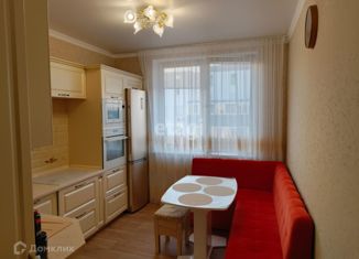 Продаю 2-ком. квартиру, 60 м2, Тюмень, Велижанская улица, 68к1