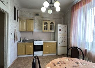 Продажа 2-комнатной квартиры, 62.6 м2, Астраханская область, площадь имени Ленина, 2