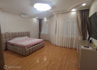 Продается 3-комнатная квартира, 228 м2, Волгодонск, улица Гагарина, 8Д