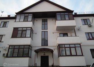 Продам 2-ком. квартиру, 58 м2, Абинск, Комсомольский проспект, 64