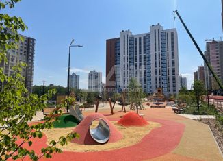 Продажа 2-комнатной квартиры, 54.4 м2, Челябинск, ЖК Ньютон, Комсомольский проспект, 143