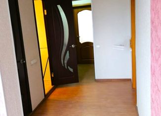 Продается трехкомнатная квартира, 63.5 м2, Волгоград, улица 8-й Воздушной Армии, 44, район Семь Ветров