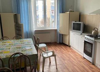 Сдается в аренду 4-ком. квартира, 100 м2, Анапа, Новороссийская улица, 64
