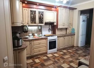 Продам трехкомнатную квартиру, 76 м2, поселок городского типа Разумное, Лазурная улица, 7