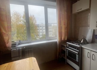 Продаю 3-комнатную квартиру, 76 м2, Луга, проспект Володарского, 46