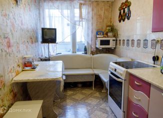 Продается 3-комнатная квартира, 64 м2, Екатеринбург, улица 40-летия Комсомола, 31, улица 40-летия Комсомола