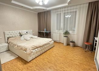 Продаю 3-комнатную квартиру, 100 м2, Новороссийск, проспект Дзержинского, 196