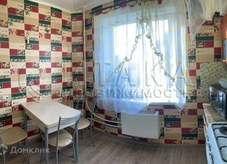 Продаю 2-ком. квартиру, 53 м2, Волосово, улица Красных Командиров, 5