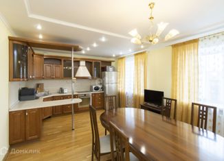 Сдаю трехкомнатную квартиру, 156 м2, Тюмень, улица Республики, 86к1