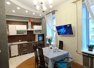 Продам 2-комнатную квартиру, 79.1 м2, Санкт-Петербург, Малый проспект Васильевского острова, 14, метро Василеостровская