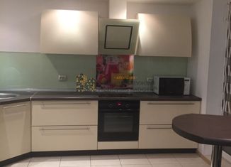 Сдам в аренду 3-ком. квартиру, 80 м2, Уфа, Революционная улица, 68, Советский район