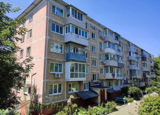 Продам 2-ком. квартиру, 44 м2, Владивосток, улица Кирова, 10