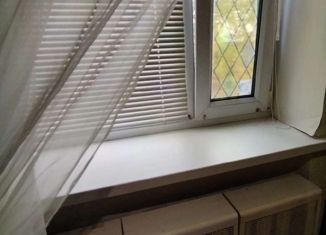 Сдаю 1-ком. квартиру, 13 м2, Великий Новгород, улица Зелинского, 26