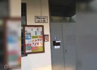 Двухкомнатная квартира на продажу, 43 м2, Апатиты, улица Космонавтов, 13