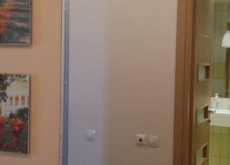 Продается 2-комнатная квартира, 71.2 м2, Москва, улица Герасима Курина, 18, улица Герасима Курина