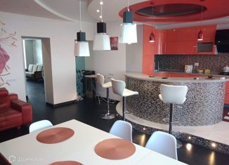 Продам четырехкомнатную квартиру, 150 м2, Ейск, Коммунистическая улица, 81