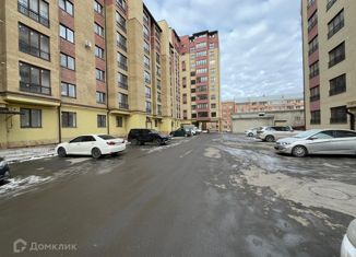 Продается 3-комнатная квартира, 92 м2, Владикавказ, 12-й микрорайон, улица Хадарцева, 10А