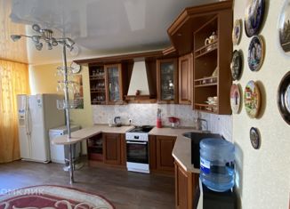 Сдам 2-комнатную квартиру, 82.6 м2, Тюмень, улица Александра Матросова, 1к2