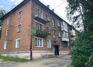 Продам 3-комнатную квартиру, 55 м2, Вязьма, улица Парижской Коммуны, 7