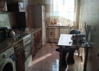 Продаю 4-ком. квартиру, 90 м2, Минеральные Воды, улица Анджиевского, 140