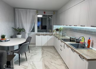 Сдаю в аренду 3-комнатную квартиру, 66 м2, Муравленко, улица 70 лет Октября, 1