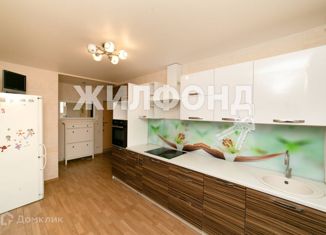 Продаю 2-ком. квартиру, 56.5 м2, Новосибирск, улица Сибиряков-Гвардейцев, 12, метро Студенческая