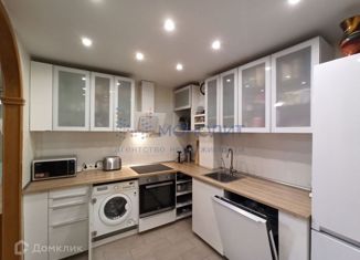 Продам трехкомнатную квартиру, 65 м2, Москва, улица Генерала Тюленева, 23к1, метро Тёплый Стан