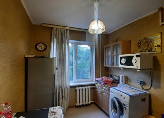 Трехкомнатная квартира на продажу, 57 м2, Владикавказ, улица Гугкаева, 6, 4-й микрорайон