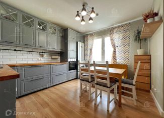 Продается 3-ком. квартира, 81 м2, Санкт-Петербург, улица Дыбенко, 4к2