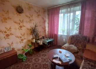 Продаю 4-ком. квартиру, 60 м2, Киселёвск, улица Седова, 2