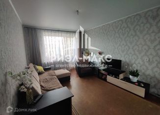 Продаю 2-комнатную квартиру, 47.9 м2, Жуковка, улица Карла Либкнехта, 4