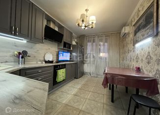 Трехкомнатная квартира на продажу, 77.5 м2, Краснодарский край, улица Цезаря Куникова, 24к1