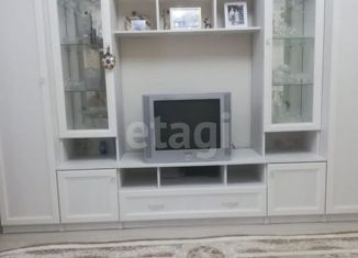Продаю 4-ком. квартиру, 85 м2, Новомосковск, улица Калинина, 2