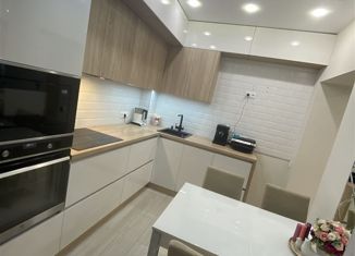 Продается 2-комнатная квартира, 58 м2, посёлок Солнечный, улица Космонавтов, 33