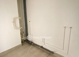 Продам 2-ком. квартиру, 42.2 м2, посёлок Западный, улица имени Генерала Костицына, 9