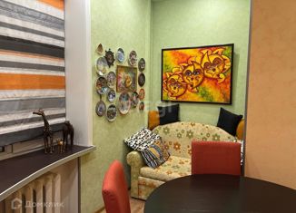 Продаю 3-ком. квартиру, 64.5 м2, Боровичи, площадь 1 Мая, 1