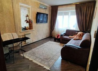 Продается трехкомнатная квартира, 80.8 м2, Астрахань, улица Бабаевского, 1к4