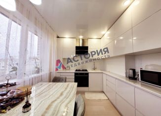 Продам 3-ком. квартиру, 76.4 м2, посёлок Петровский, Петровская улица, 4