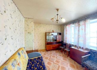 Продается 2-комнатная квартира, 45 м2, посёлок городского типа Октябрьский, площадь Островского, 1