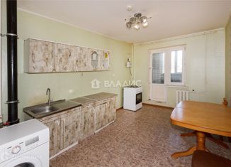 Продам 2-ком. квартиру, 55.7 м2, Владимир, Ленинский район, улица Фатьянова, 21