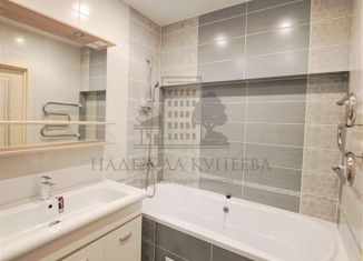Сдается в аренду двухкомнатная квартира, 72.8 м2, Пензенская область, улица Кулакова, 2
