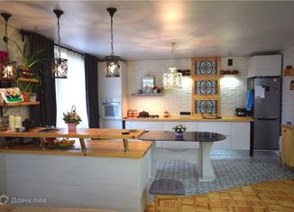 Продается 4-комнатная квартира, 121.7 м2, Зеленодольск, улица Татарстан, 8